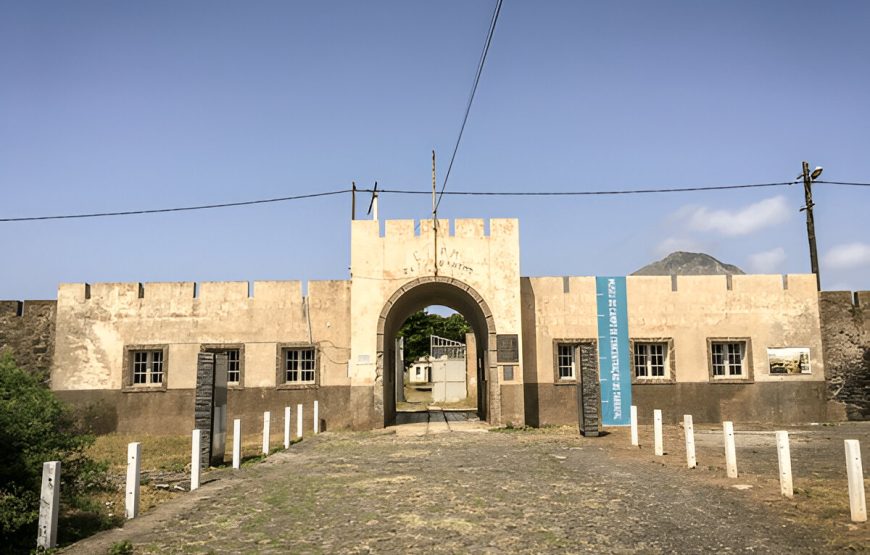 Volta à Ilha Santiago