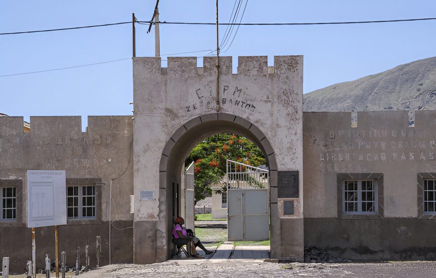 Volta à Ilha Santiago