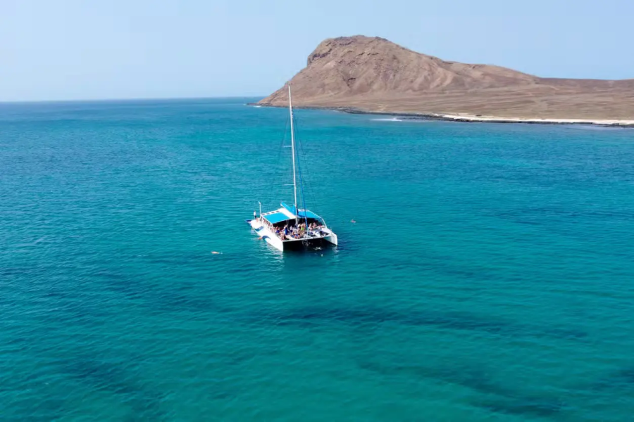 Passeio de catamarã pela Ilha do Sal